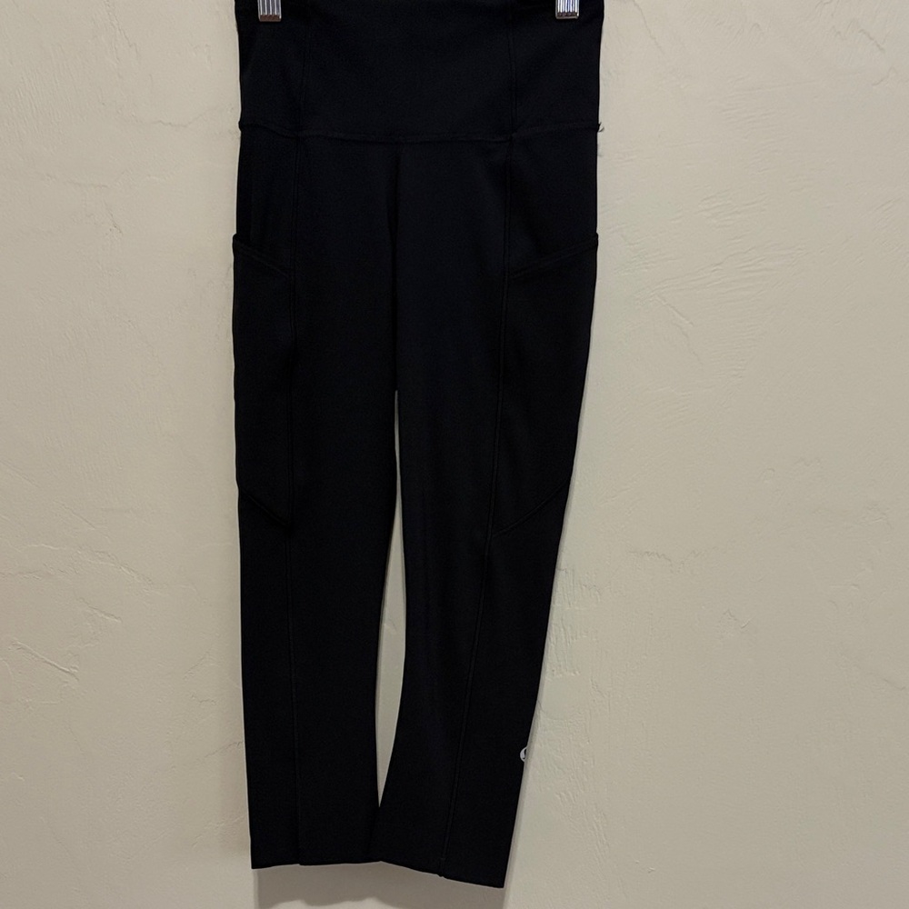 Lululemon Black HR Fast & Free Tights. Size 2. 19”.  Excellent Condition!